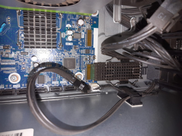 Preview: HP z4 G4 Workstation # Xeon W-2123 Quad Core @ 3,6 GHz/ 1 TB NVMe M2 SSD - RAM Optionen, Grafikkarte bei Bestellung auswählen