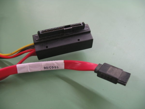 SAS Interposer + Kabel Fujitsu P/N T26139-Y3962-V102 / A3C40078029