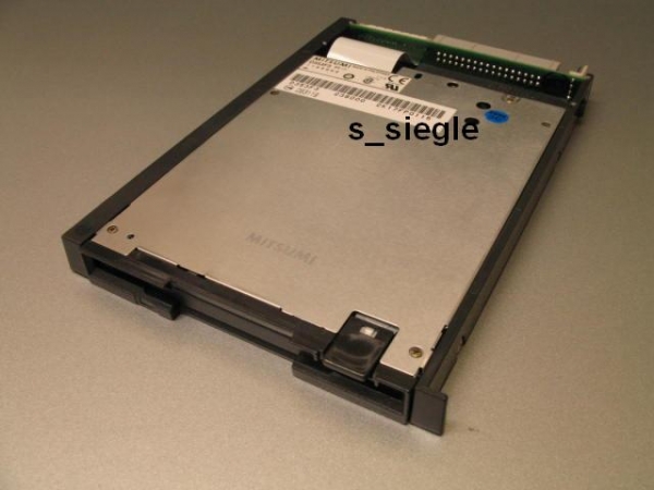 floppy drive / Diskettenlaufwerk 1,44 MB   slimline für Fujitsu Siemens Primergy P200 server